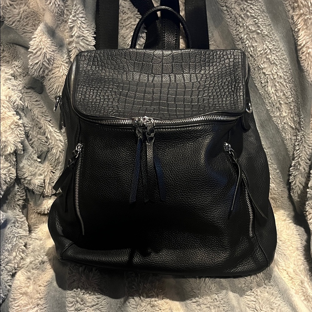 Cluci Black Croc-Embossed Women's Backpack